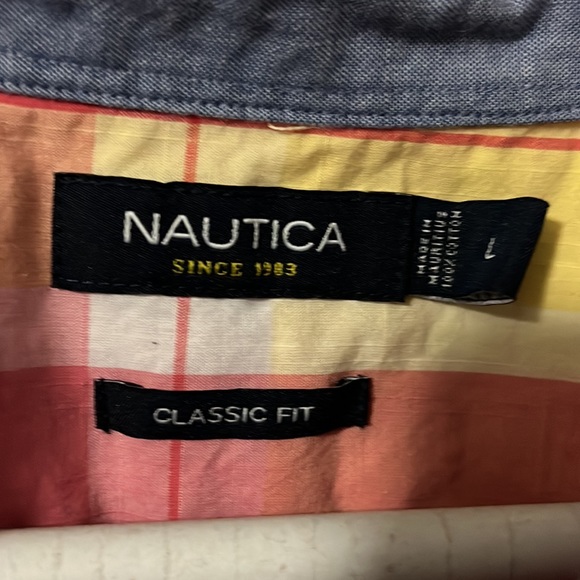 Nautica button down shirt like new classic fit - Picture 4 of 7